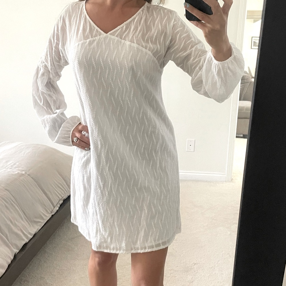 BCBGeneration white shift dress, size XS.